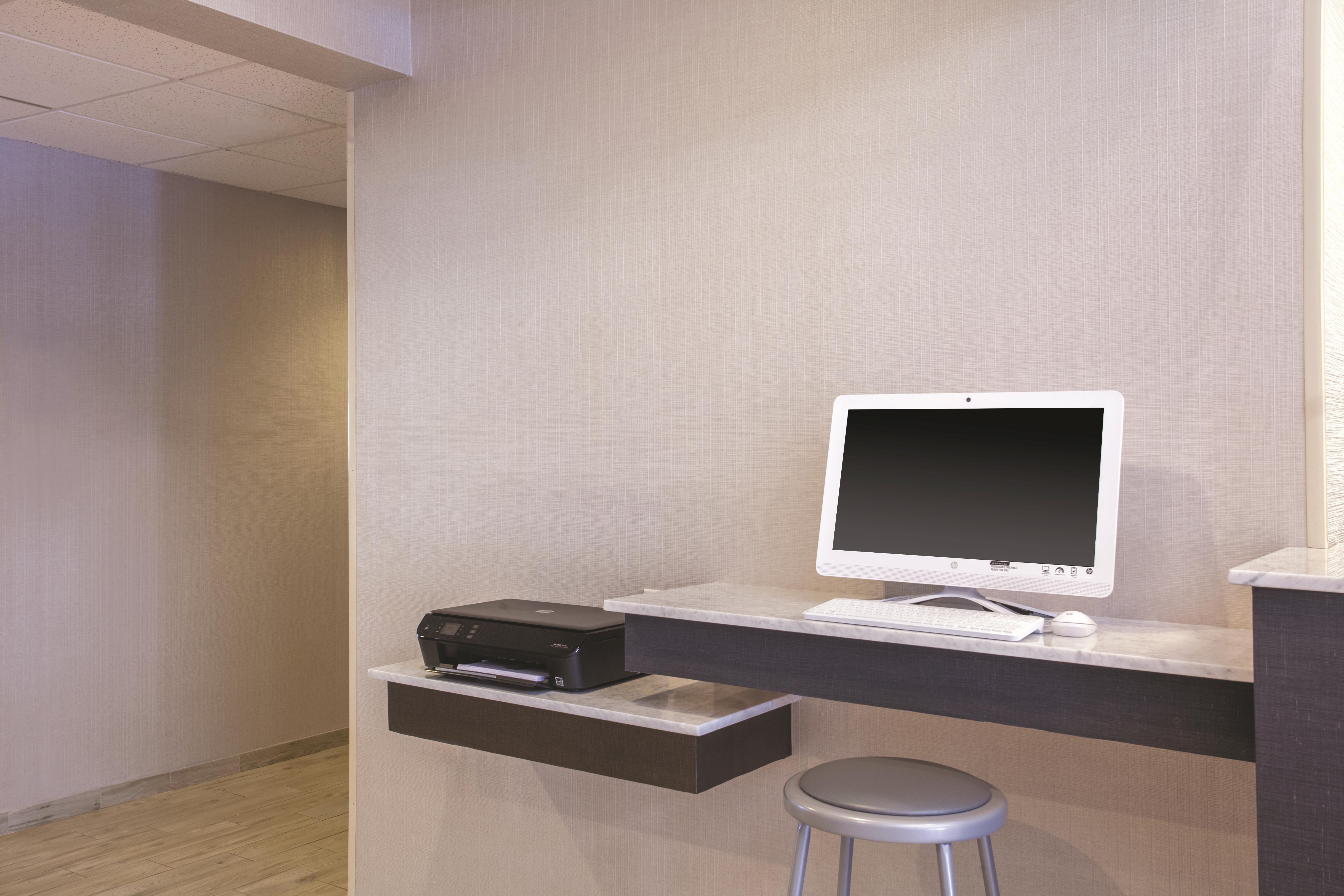 La Quinta Inn by Wyndham Richmond South business center in Richmond, Virginia